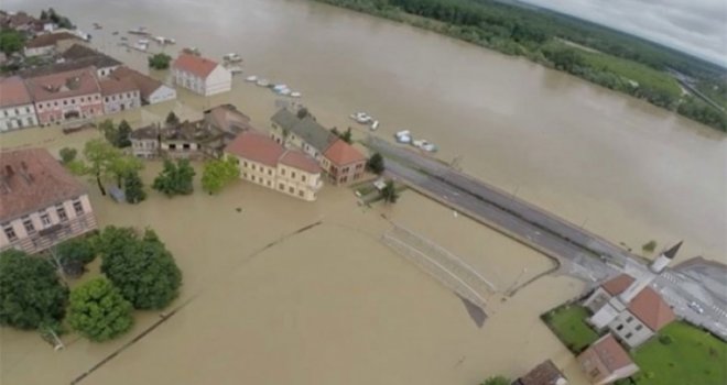 Brčko u strahu od novih poplava: Srušen dio nasipa!
