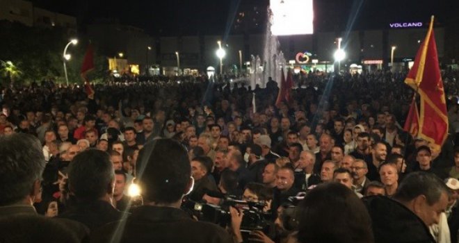 Protest DF-a u Podgorici: Ponovili zahtjev o 'prelaznoj' vladi i pozvali opoziciju da napusti parlament