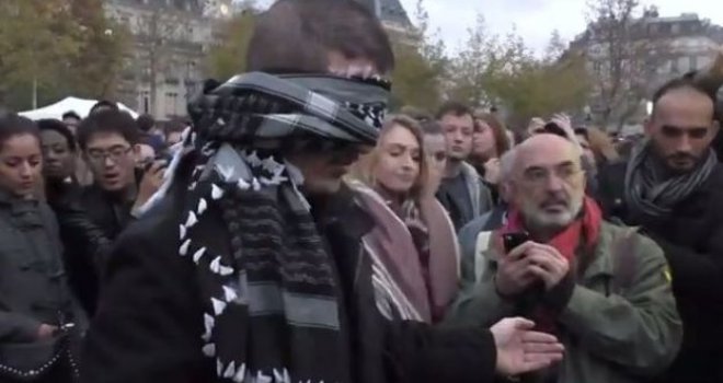 Mladić u centru Pariza: 'Musliman sam, kažu da sam terorista. Hoćete li me zagrliti?'