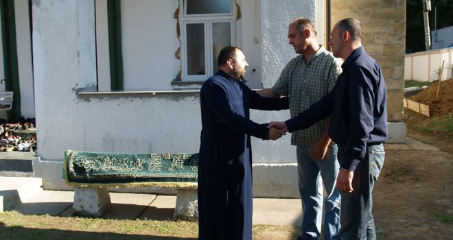 Iz eparhije Puračić otišao u Čečevu kod Teslića: Za popom Pantelićem plakali i Srbi i Bošnjaci