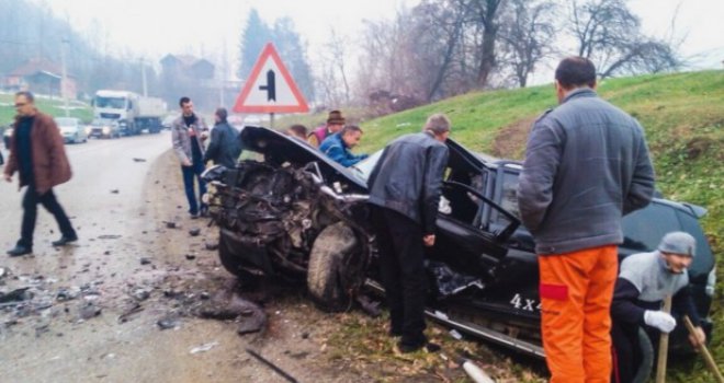 Teška saobraćajna nesreća u Brgulama kod Tuzle, povrijeđene tri osobe