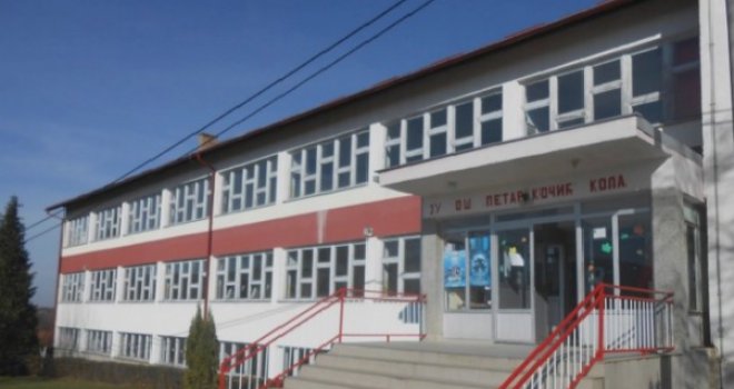Skandalozno ponašanje u Banjoj Luci: Nastavnik dolazi pijan na nastavu i tjera đake da piju s njim!