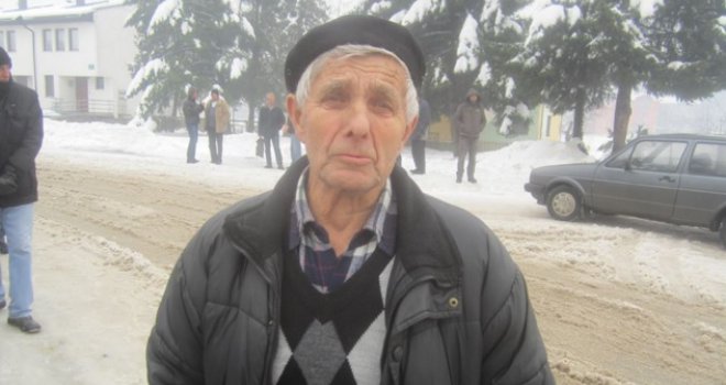 Penzioner iz Zavidovića podigao penziju pa radnicima 'Krivaje Mobel' podijelio hranu