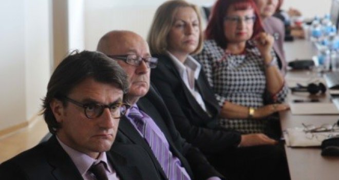 Islamska zajednica BiH oštro reagovala na zaključak VSTV-a BiH: Zabrana hidžaba je diskriminacija!