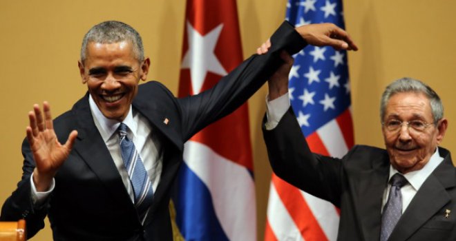 Castro osramotio Obamu pred kamerama: Pogledajte kako je odbio zagrljaj