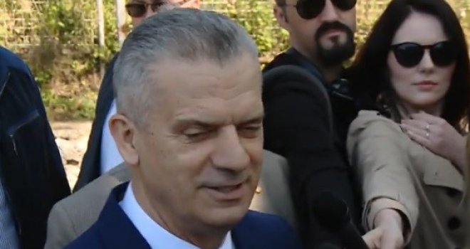 Pogledajte trenutak puštanja na slobodu Fahrudina Radončića: 'Drago mi je što sam izišao...'