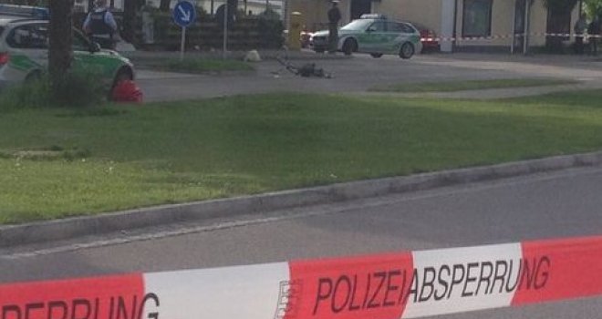 Uzvikivajući 'Allahu Akber' nožem napao putnike: Jedna osoba ubijena, tri ranjene