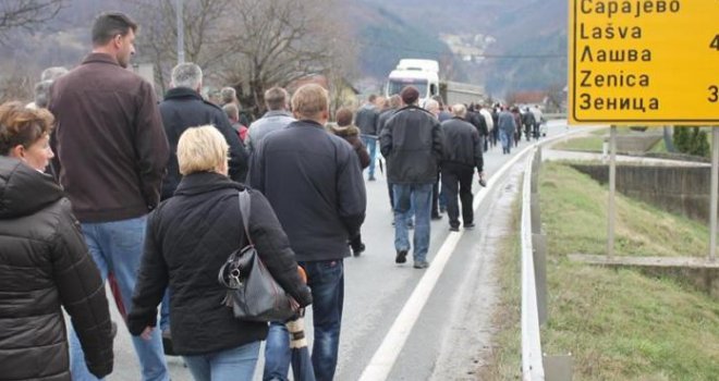 Radnici Krivaja Mobela ogorčeni: Sutra nova blokada M-17