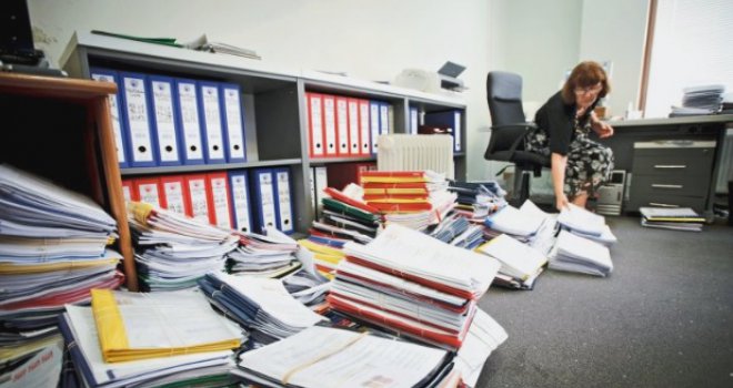Oko 7.000 službenika tužilo državu za iznos od 1,5 milijardi KM!