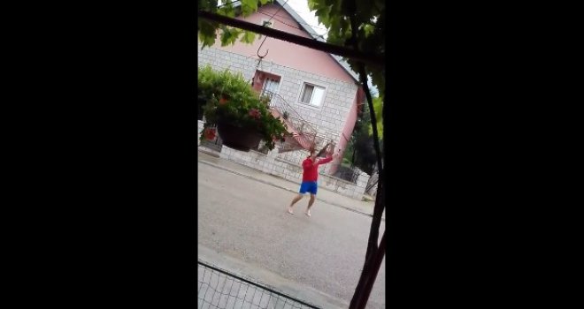 Rafalanje u Bileći nakon pobjede Đokovića: Iz 'Kalašnjikova' slavio trijumf na Roland Garrosu pred očima djeteta...