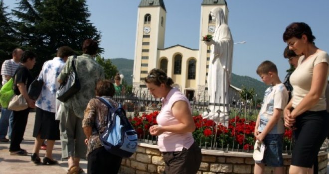 Niko od vidilaca se nije zaredio, svi su u braku, imaju djecu... Žive u lijepim kućama, voze dobre automobile, zarađuju ugošćujući hodočasnike...