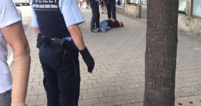 Njemačka: Sirijac mačetom napadao prolaznike, jedna žena mrtva, nekoliko osoba povrijeđeno