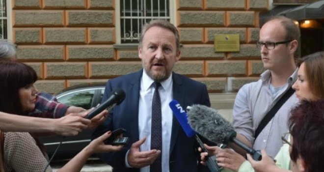 Izetbegović: Nema sastajanja s Čovićem bez Radončića