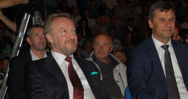 Izetbegović: Međunarodna zajednica u nama je prepoznala ljude s kojima se može napraviti posao i na to je Dodik ljubomoran
