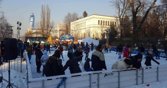 Radno vrijeme 'Ledene čarolije' prilagođeno najavljenom zahlađenju: Od sada sat ranije na klizanje!