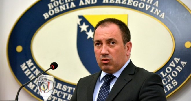 Crnadak: 'Onaj ko je u ratu, iz kombija, navikao da sve rješava silom, očigledno misli da može i danas!'