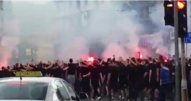 Manijaci na putu ka Koševu: Ovako izgleda centar Sarajeva dok Željini navijači gaze prema stadionu