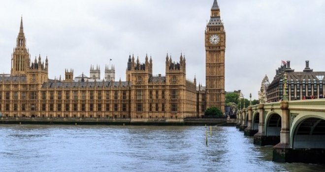 Britanski poslanici izglasali odlaganje Brexita