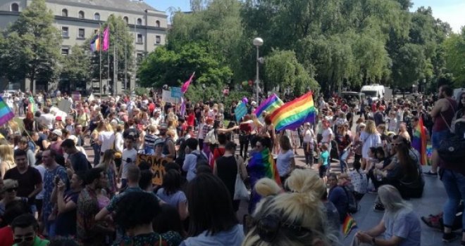 Više od 1.000 ljudi na Zagreb Prideu, na povorci i političari