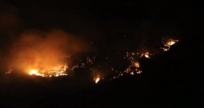 Gori po Sarajevu: Vatra se rasplamsala na Mojmilu, požar izbio i u Buča Potoku
