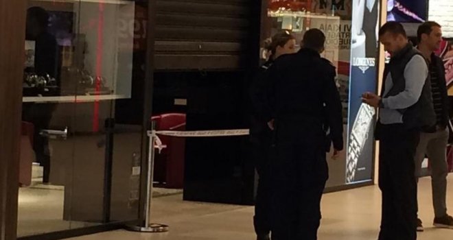 Filmska pljačka u Zagrebu: Sa pištoljima upali u prodavnicu, srušili zaštitara i pobjegli na skuteru!