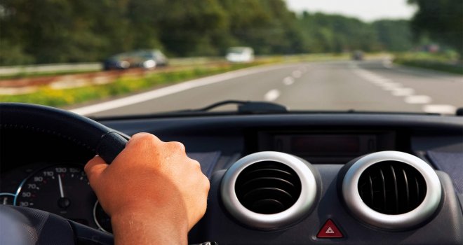 Zaustavio sam auto da pomognem porodici u nevolji... Tek sam kasnije shvatio kako su me obmanuli...