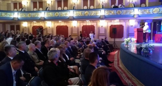Duško Vujošević proglašen počasnim građaninom, posthumno odlikovani Mirza Delibašić i Nada Đurevska