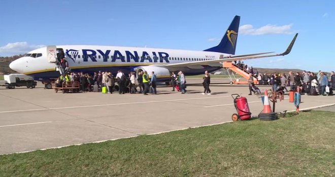 Bizarna greška Ryanaira: Putnici ostali zaključani u hodniku aerodroma, propustili let za Zagreb
