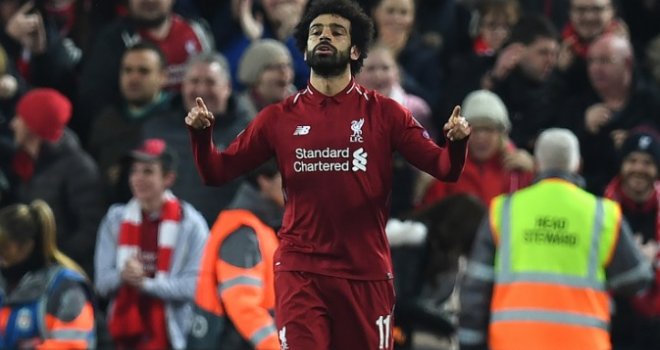 Mohamed Salah objavio porodičnu fotografiju ispred jelke pa izazvao burne reakcije: Muslimani ga napadaju, a ostali...