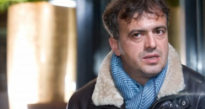 Bože moj, pao je i Milošević, koji je ipak bio malo jači igrač od ove klike, pa će pasti i ova bagra
