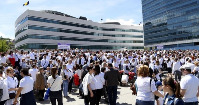Stotine doktora medicine i stomatologije FBiH: Pravo na reprezentativnost ili generalni štrajk