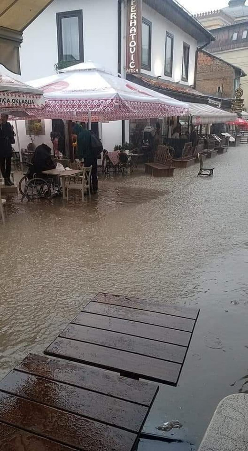 bascarsija-kisa-poplava bascarsija-kisa-poplava