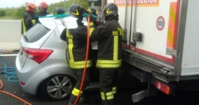 U saobraćajnoj nesreći u Italiji poginula bh. državljanka: Autom se zabila u zadnji dio kamiona