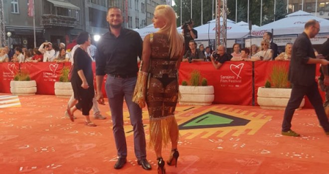 'Novinari, evo malo edukacije... Ako je mišić gluteus lijepo izvajan, onda je to umjetničko djelo, a ne vulgarnost!'