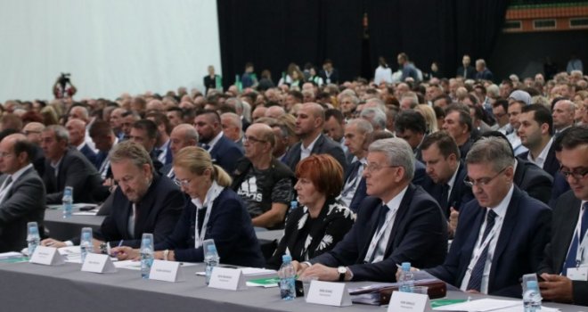 Kongres SDA počeo uz himnu BiH i kompoziciju 'Da te nije Alija'