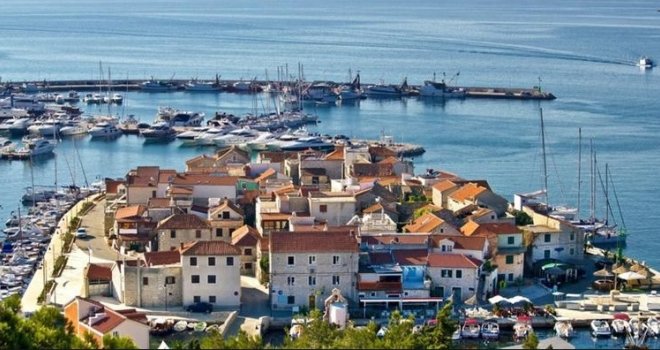 Vapaj ugostitelja iz dalmatinskog turističkog središta: 'Turisti više šetaju, nego što jedu i spavaju'