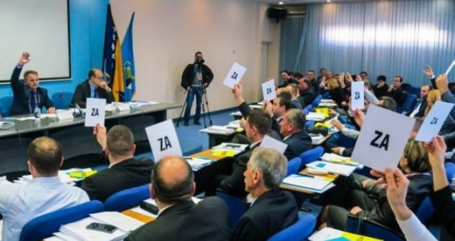 Pada li Vlada Tuzlanskog kantona? Pogledajte kakvu 'instrukciju' su dobili zastupnici DF-a!