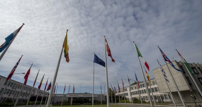 NATO privremeno obustavlja aktivnosti obuke u Iraku