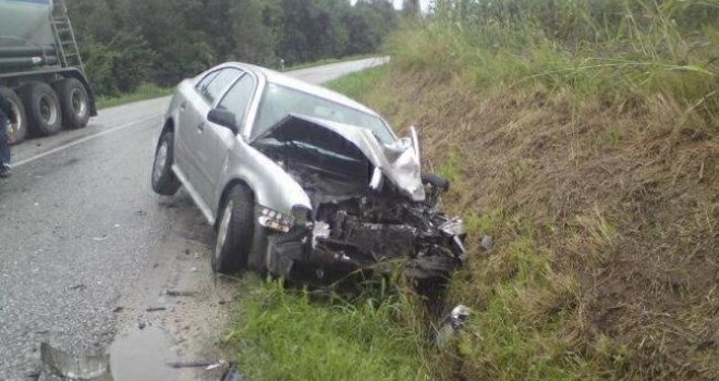 Sudar kamiona i dva automobila kod Tuzle, ima povrijeđenih