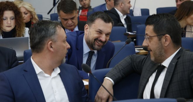 Čampara svoj potpis uslovljavao time da predloži premijera: Evo koje ime su spominjali on i Konaković!