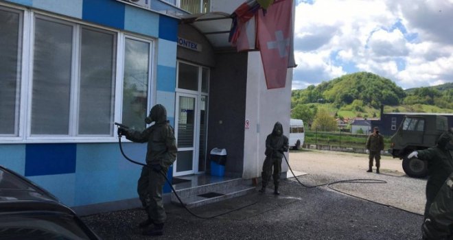 Pripadnici OSBiH angažirani na dezinfekciji objekata i javnih površina u Maglaju