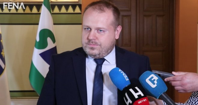 Bit ćemo snaga i motor SDA... Nama ništa nije teško raditi, od strateških pitanja do ljepljenja plakata!