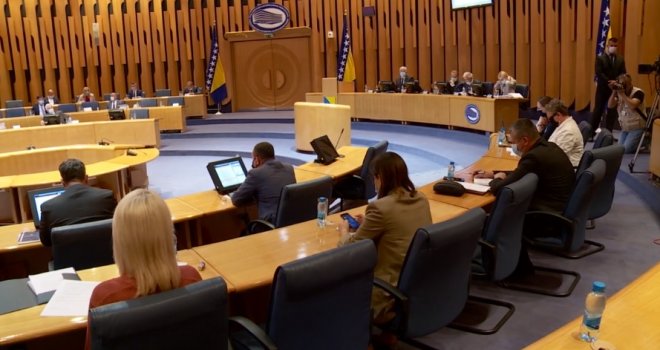 HDZ i SNSD blokirali mjere štednje u institucijama: Ne odriču se reprezentacije, regresa, nagrada...