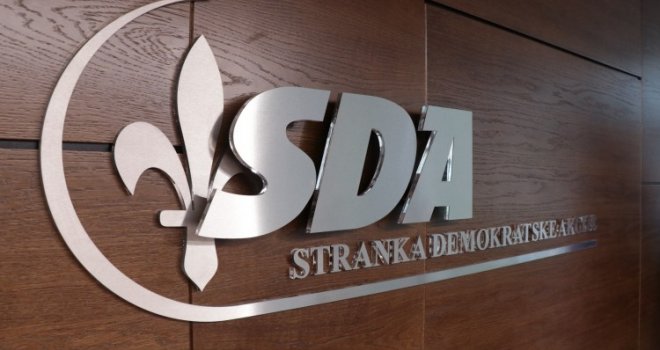 SDA: Uvukli su Bogićevića u svoje blato... Sada je sasvim jasno da je 'trojka' sve vrijeme imala većinu u Gradskom vijeću
