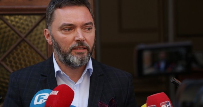 Košarac osuo po Konakoviću zbog lobiranja BiH u SAD: 'Diplomatski skandal, kršenje Ustava!'
