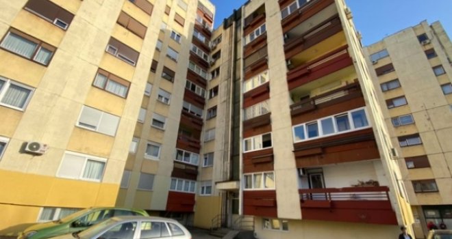 U ulazu stambene zgrade u Tuzli pronađeno beživotno tijelo