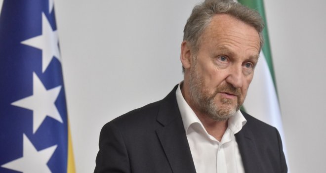 Bakir Izetbegović stigao na sastanak SDA i HDZ