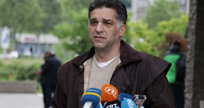 Oglasio se Danis Tanović o nesreći u kojoj je teško povrijeđen njegov 16-godišnji sin: 'Nadamo se da će Orhan biti dobro...'