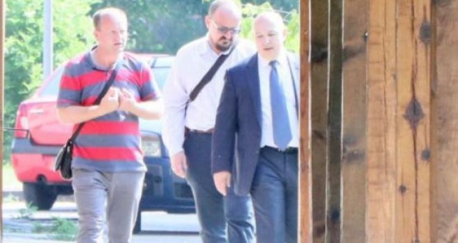 Denisu Prciću i saradnici određen jednomjesečni pritvor, trećem osumnjičenom mjere zabrane