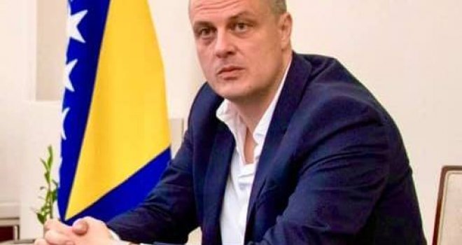 Ne držite mi slovo, ovo je moja zemlja! Vjerske zajednice nemaju se šta miješati u posao države, a pogotovo u politiku!